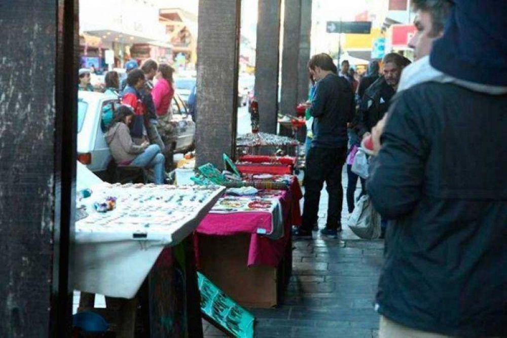 El gobierno municipal decidido a �levantar� vendedores ambulantes de la calle Mitre