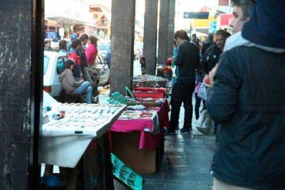 El gobierno municipal decidido a �levantar� vendedores ambulantes de la calle Mitre