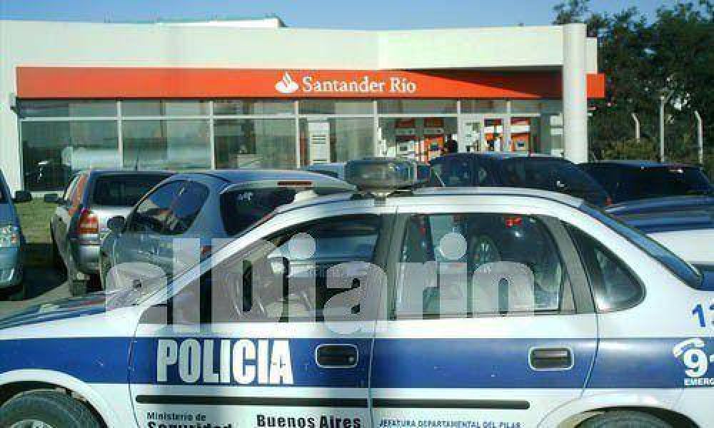 En un minuto y medio asaltan un banco del Parque Industrial