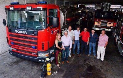 Luis Andreotti present� una nueva Unidad Cisterna para los Bomberos
