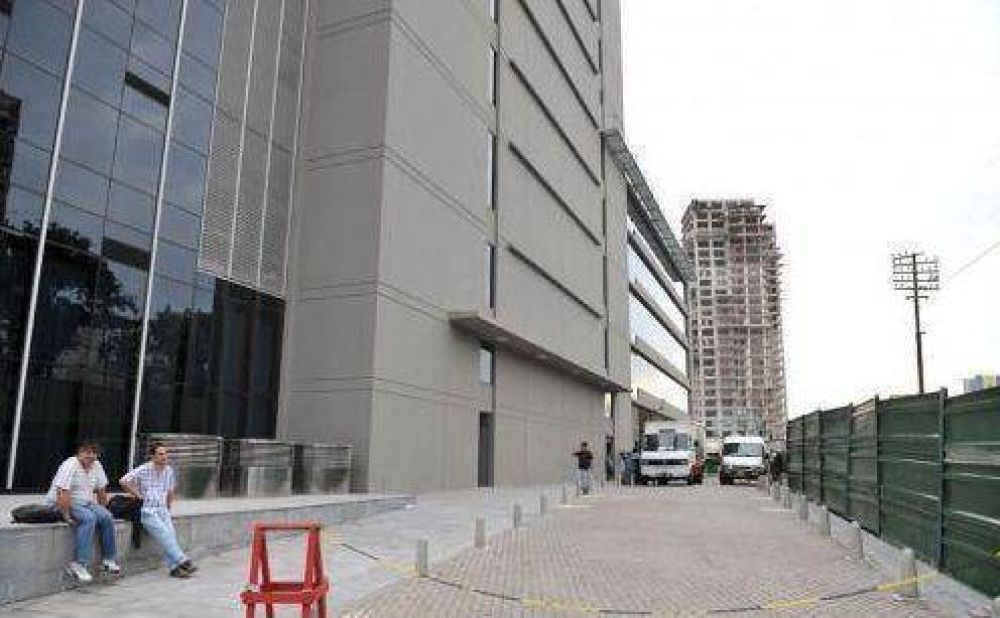En Vicente L�pez cuestionan el nuevo edificio de "La Naci�n"