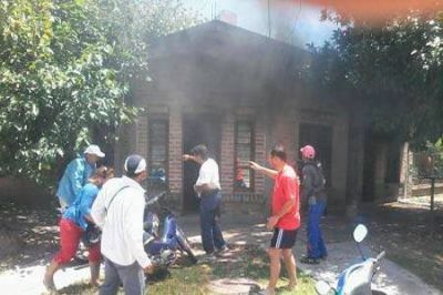 Bomberos evit� que el fuego arrase con el dep�sito de una vivienda