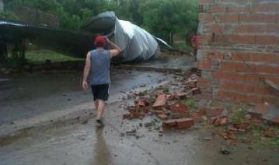 Arrecifes: Graves da�os y voladuras de techo tras el temporal