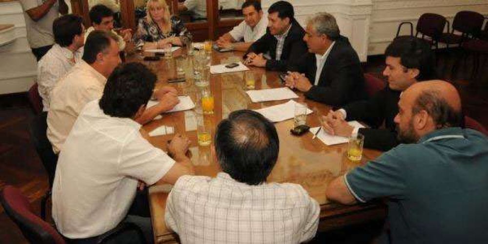 El gobierno pone el acento en las obras de energ�a y en seguridad