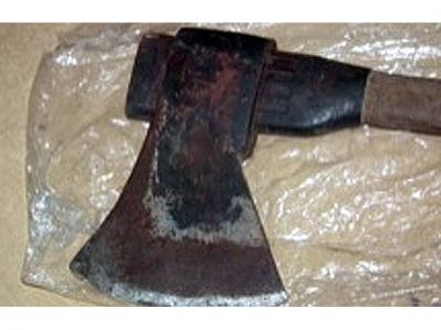 Un hombre hiri� gravemente a otro de un hachazo en la cabeza