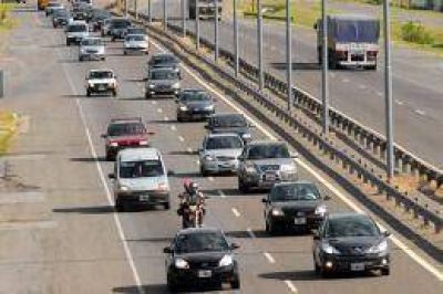 M�s de mil autos por hora circulan por la Autov�a 2 hacia La Costa