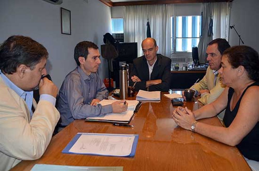 Municipio y Provincia se reunieron por el barrio Pikelado