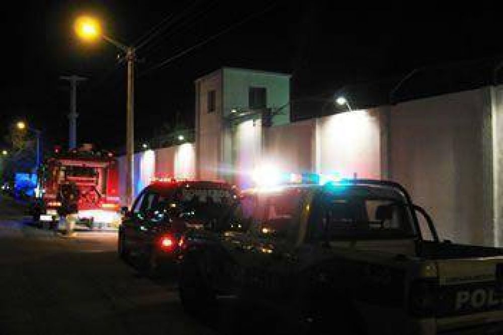 INCENDIO Y AMENAZAS: REBELI�N DE PRESOS EN LA ALCALD�A DE TRELEW