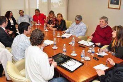 DIPUTADOS DEL FPV RECIBIERON A CUFR�, PERO PIDIERON ANALIZAR EL CONTRATO DE YPF
