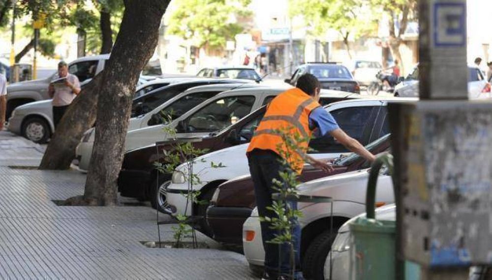 Parqu�metros y tiqueadoras, de adorno en el centro cordob�s