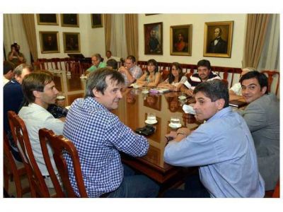 El gobierno pagar� 600 pesos extra en diciembre y 700 en enero y febrero