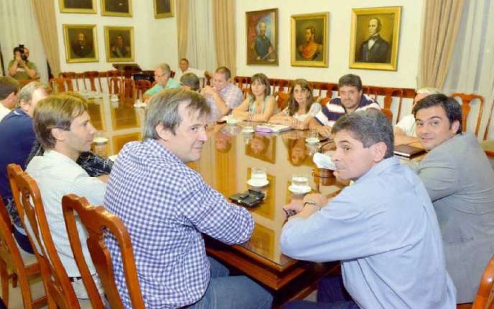 Recibir�n suma fija los docentes y estatales