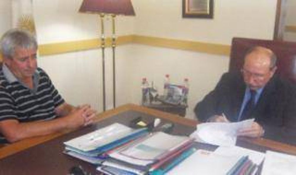 Chascom�s: Gobbi firm� convenio para el mantenimiento y monitoreo de las c�maras de seguridad