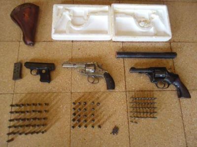 Encontraron un arsenal en una vivienda de Los Helechos
