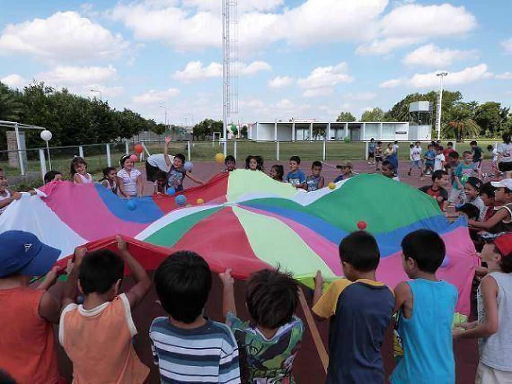 M�S DE 500 CHICOS DE ZONAS HUMILDES ASISTEN AL PROGRAMA DE VERANO DE LA UNLA