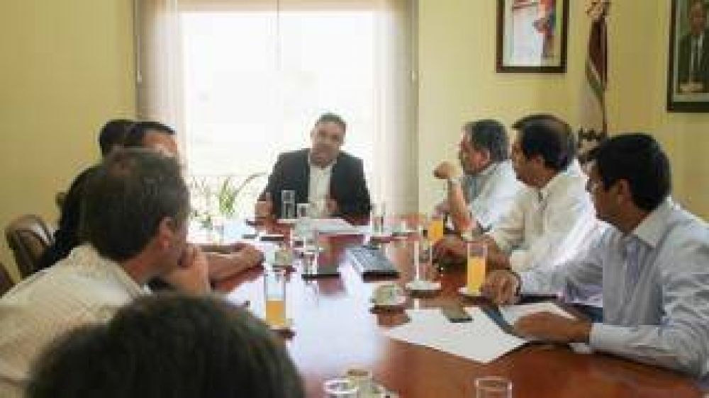 El intendente Ra�l Jalil se reuni� con su gabinete