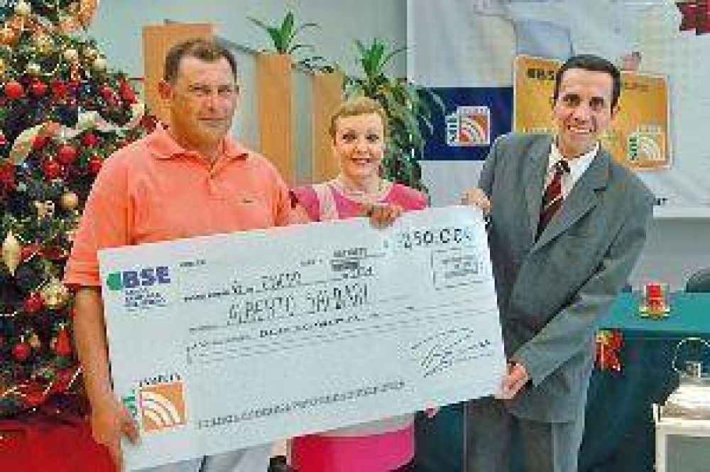 El BSE y Tarjeta Sol entregaron premios a los ganadores de "El sorteo del a�o"