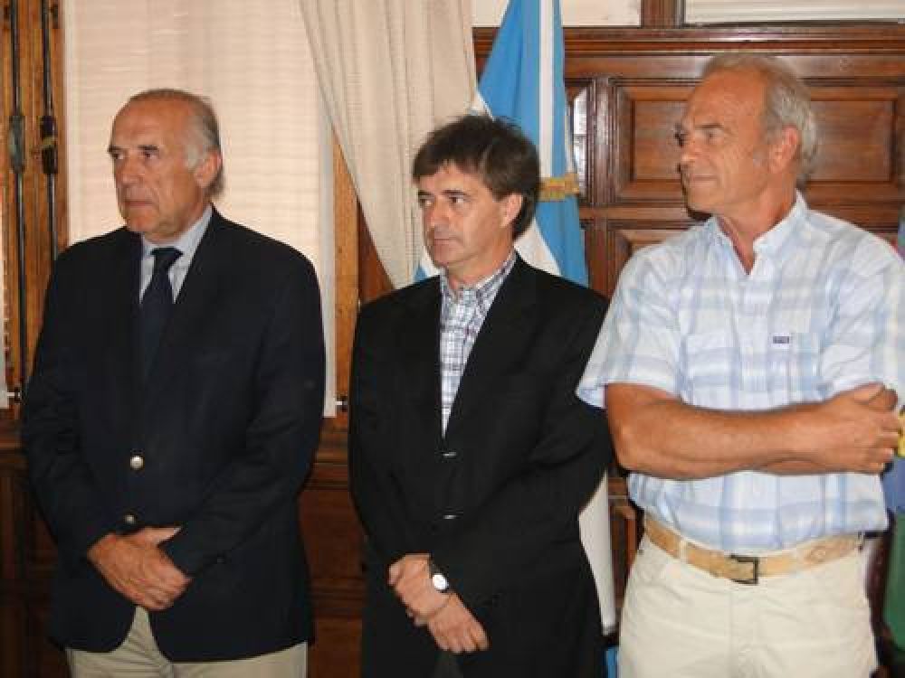 El Intendente puso en funciones a los nuevos funcionarios