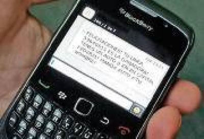 Advierten sobre la estafa de ganarse un auto por un mensaje SMS en el tel�fono
