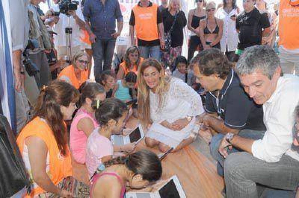 Promueven en la playa acciones de lectura para implementar en casa