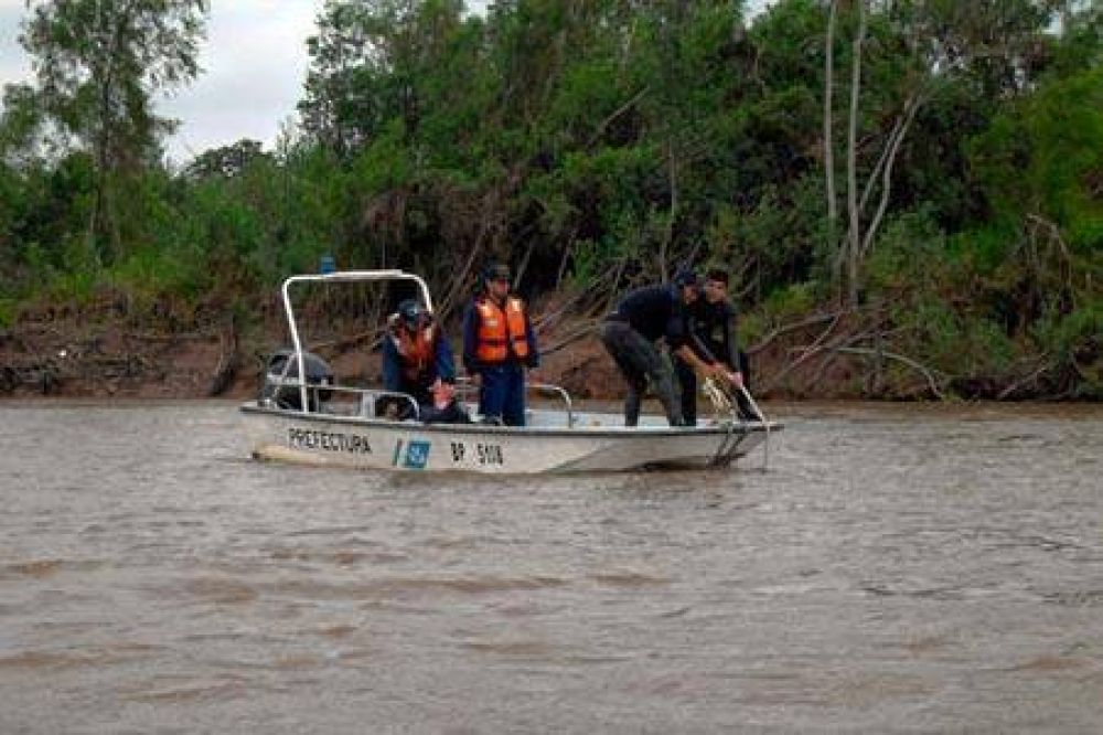 Desesperada b�squeda de pescador en el r�o Paran�