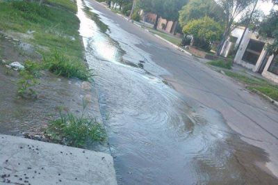 Nuevamente se rompi� un ca�o en San Mart�n y M�rmol