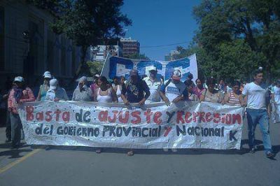 Marcha en repudio a la represi�n de abor�genes qom en Makall�