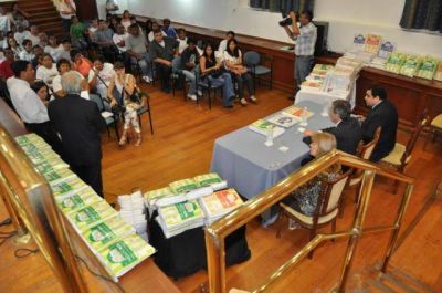 Cooperativas textiles presentaron sus productos en Casa de Gobierno