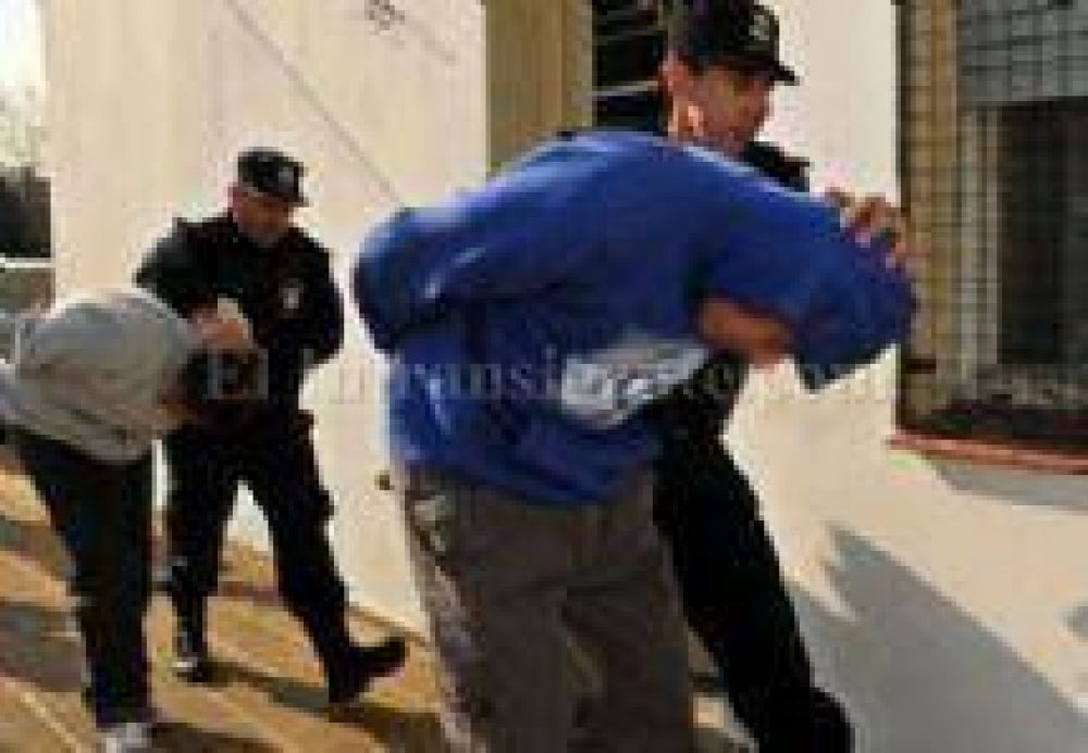 Otros dos detenidos por venta de droga en Villa Asunci�n