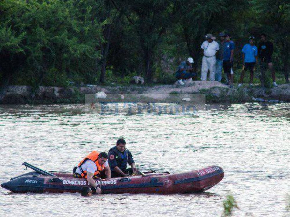 Se ahogaron dos chicos en la laguna de una cantera
