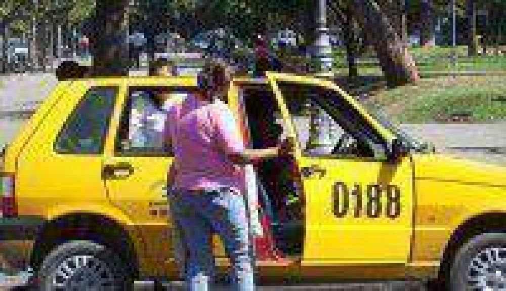 Peones de taxi expresaron su desacuerdo con el aumento de tarifas