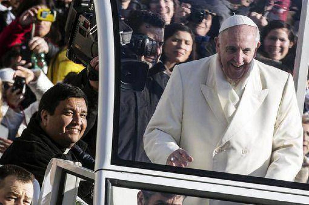 El sacerdote misionero que se subi� al papam�vil dio detalles de su encuentro con Francisco