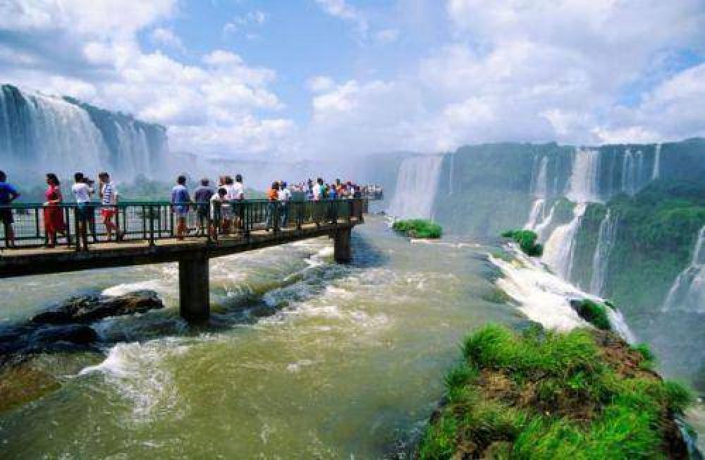 Cerca de 40 mil turistas visitaron Cataratas en la primera semana 2014