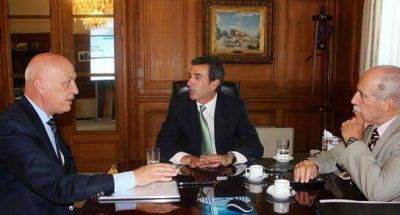 Bonfatti con Randazzo por el tren