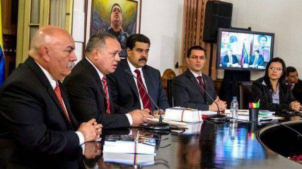 Renunci el gabinete completo del gobierno venezolano