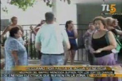Los vecinos del Barrio Mendoza reclaman la falta de agua y energ�a