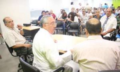 Salud P�blica: chispazos por sueldo de los m�dicos