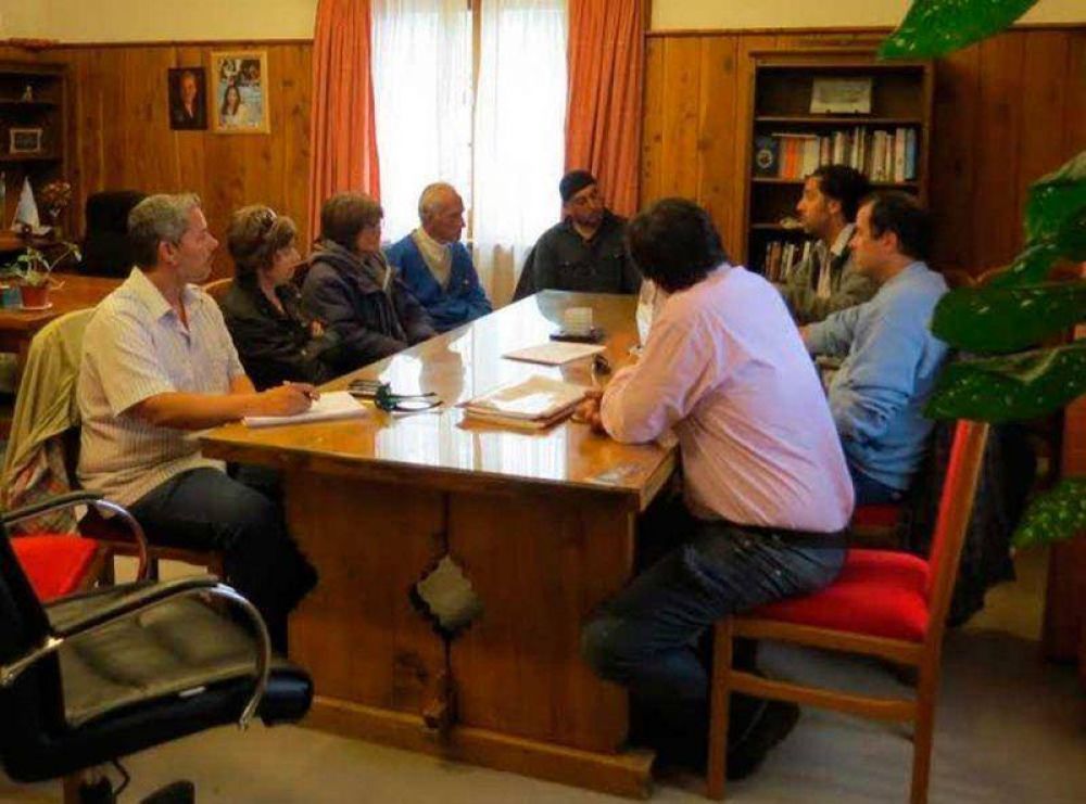 Autoridades municipales se reunieron con referentes de la feria de la calle Urquiza