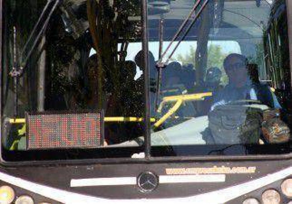 Estudiantes exigen boleto universitario 