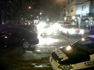 Piqueteros cortan calle Brown frente a Tribunales, caos en el tr�nsito