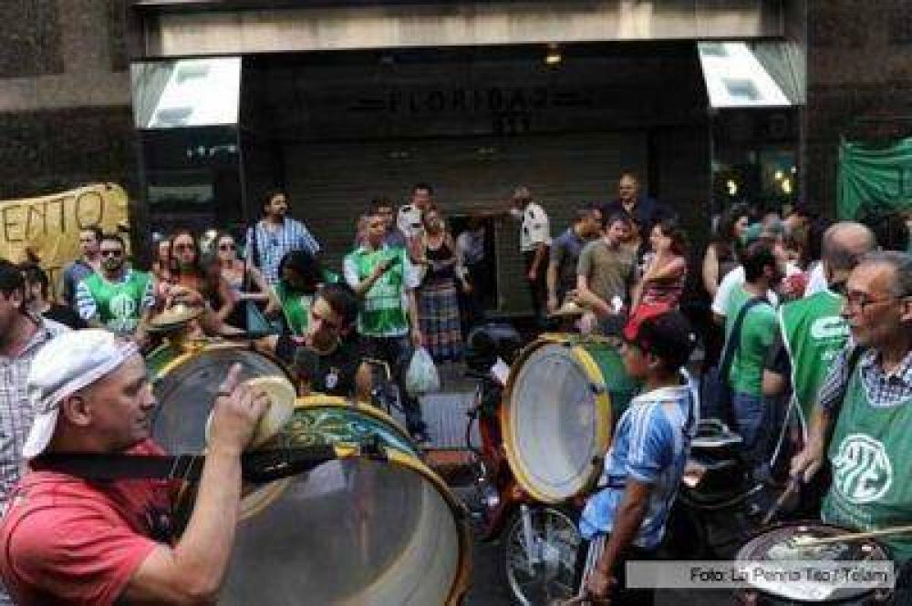 Protesta de ATE Capital frente a la Subsecretar�a de Derechos Humanos por "despidos y vaciamiento"