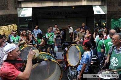 Protesta de ATE Capital frente a la Subsecretar�a de Derechos Humanos por "despidos y vaciamiento"
