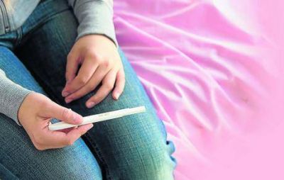Son 26 mil chicas al a�o las que cambian libros por pa�ales