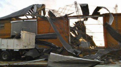 Entre R�os: violento tornado caus� destrozos y dej� familias evacuadas