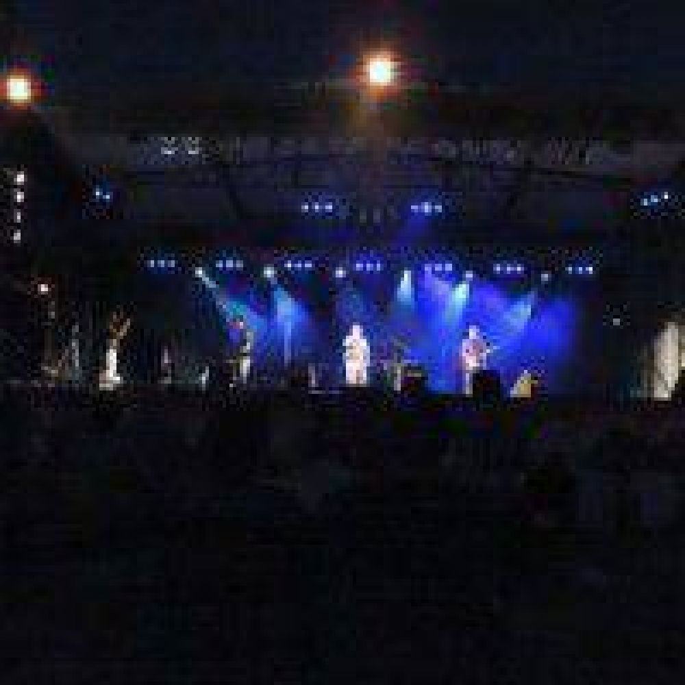 Con un buen marco de p�blico Banda XXI cerr� la primera noche central de la Fiesta de la Playa