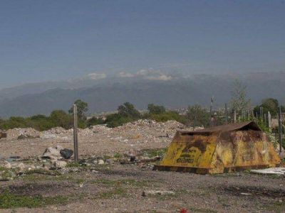 Cruce entre vecinos y una empresa por rellenos en el Arenales