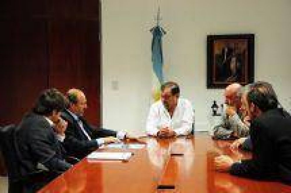 El Intendente Miguel Isa se reuni� con el presidente de Aguas del Norte para solucionar problemas vecinales