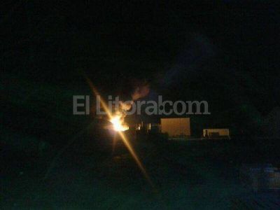 Incendio en una f�brica de qu�micos en Recreo