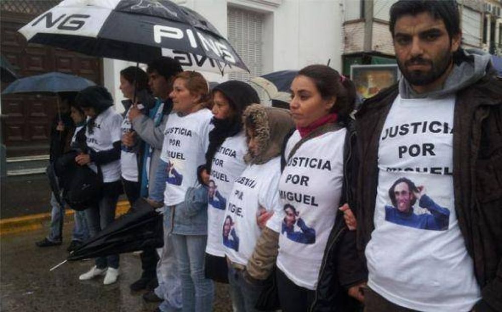 Caso Durrels: piden que declare la novia del joven que apareci� ahorcado en la comisar�a