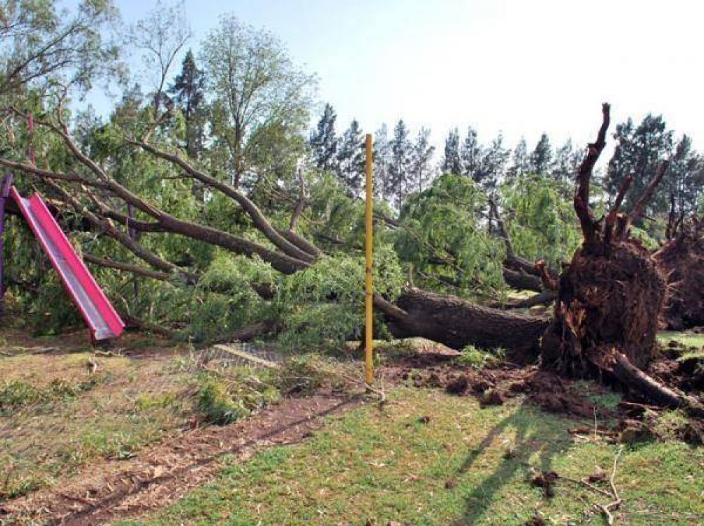 Un tornado pas� por 25 de Mayo y Salto, hubo evacuados, sin v�ctimas fatales